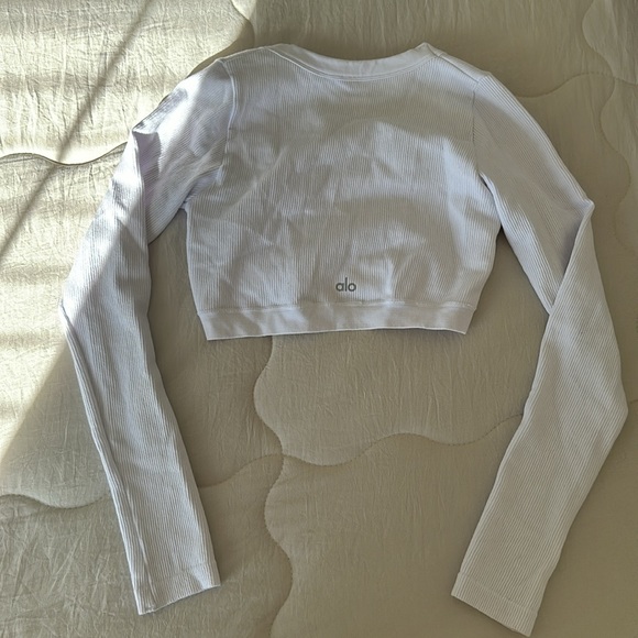 ALO seamless rib cropped serene long sleeve - Picture 2 of 3